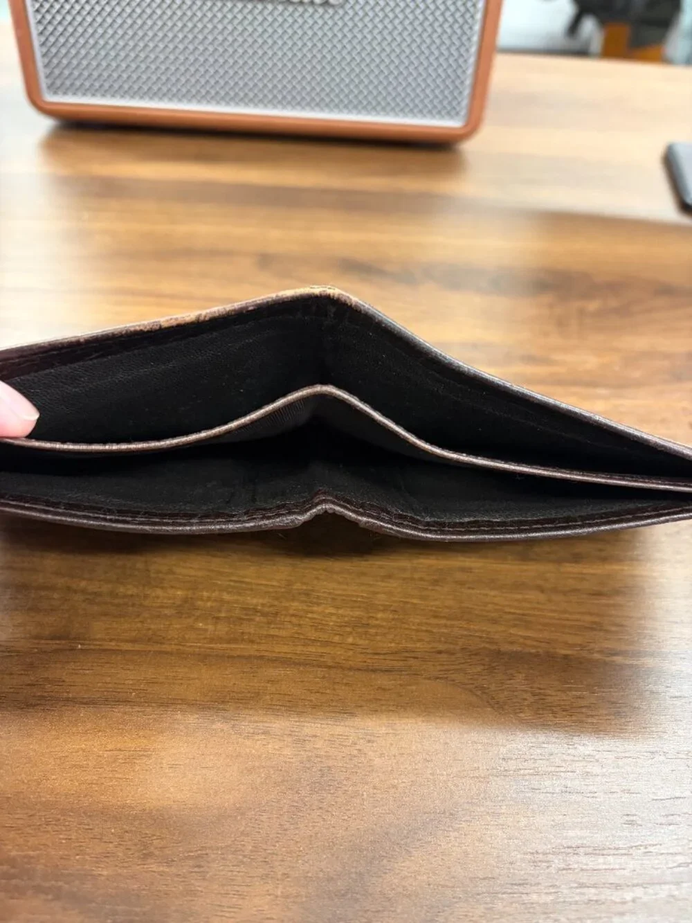 Gucci Men's Striped Bifold Wallet + Extremely Rare